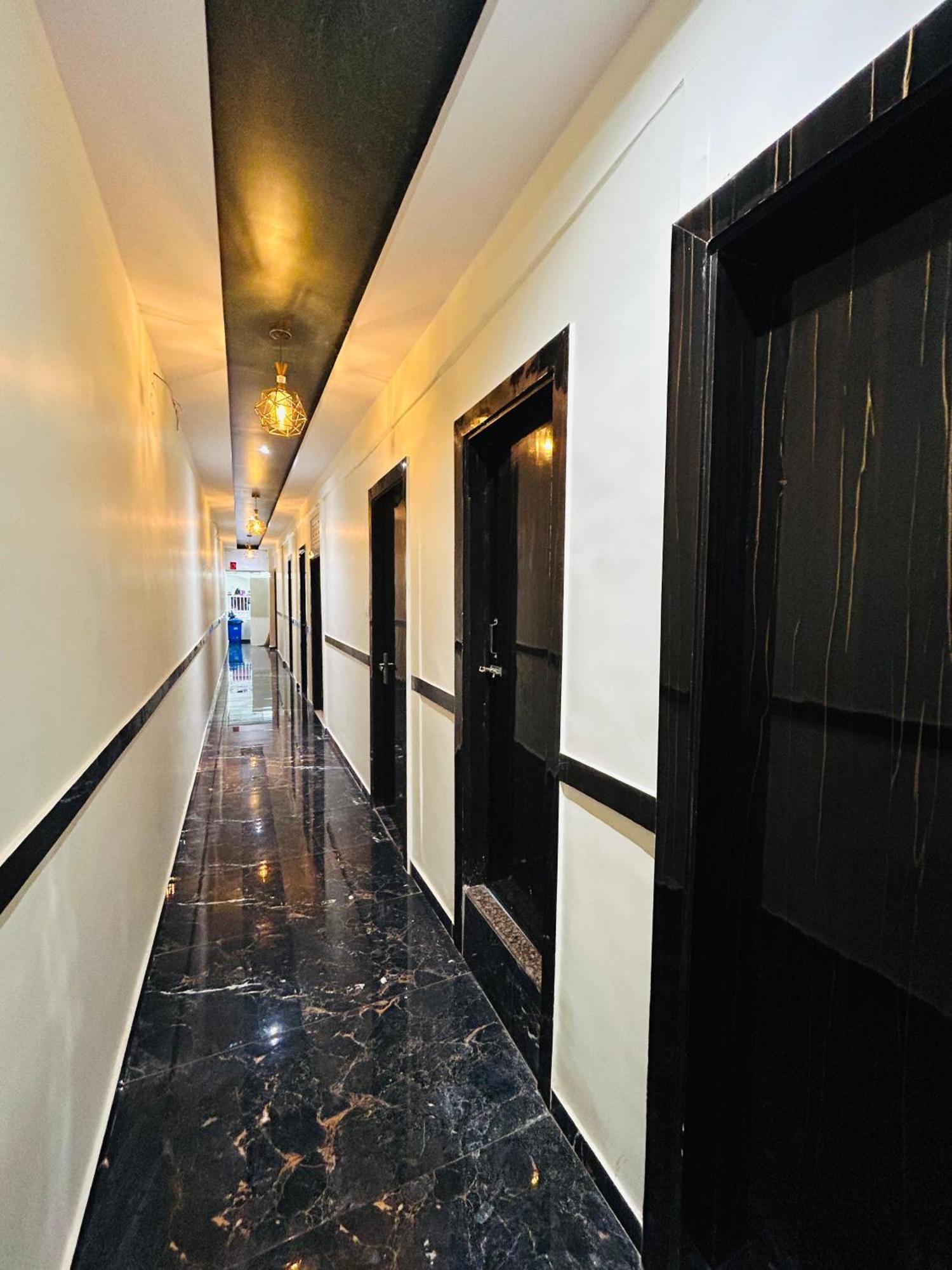 Hotel Rinza Residency Bombay Esterno foto