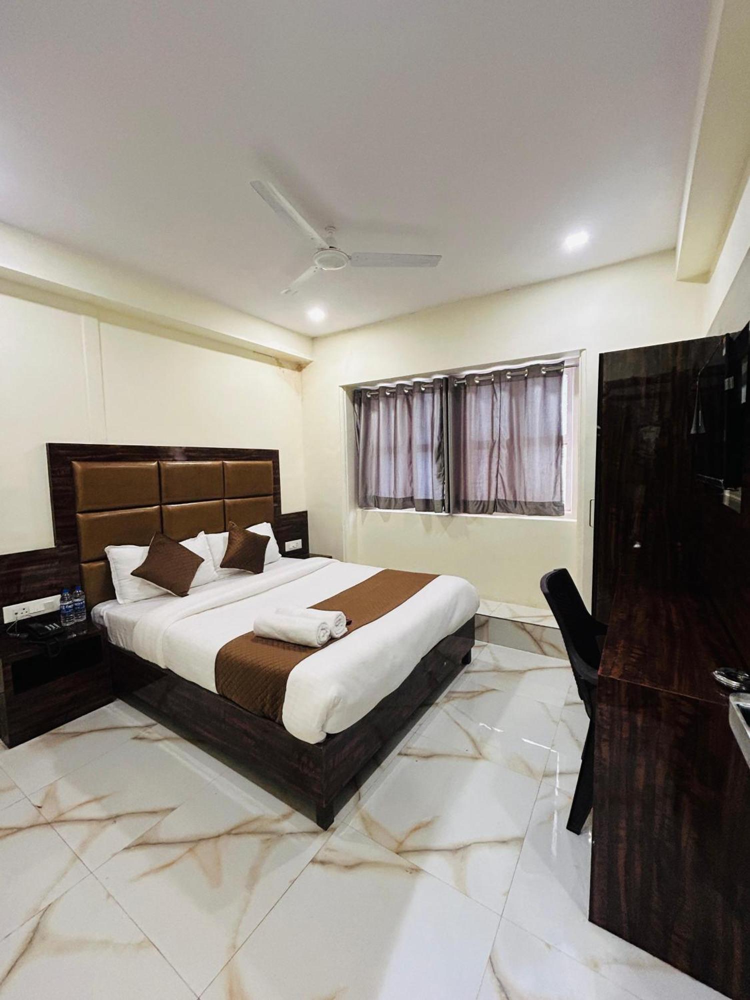 Hotel Rinza Residency Bombay Esterno foto